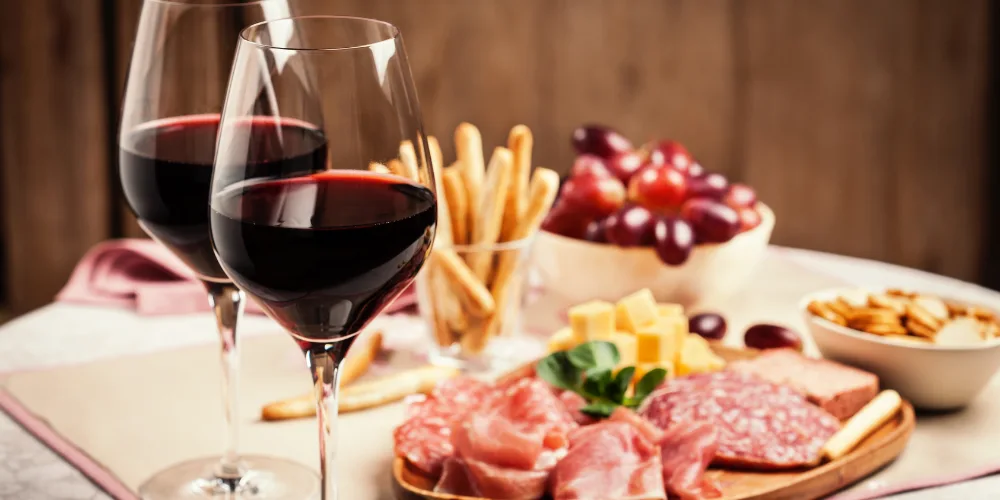 Choix de vin rouge pour la raclette
